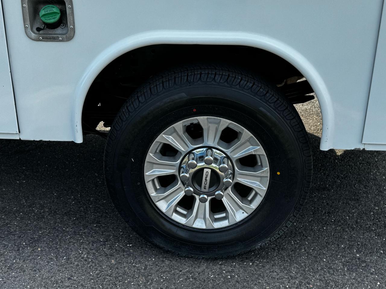 Ford Super Duty F-350 SRW XLT 4WD Reg Cab 8' Box 2022