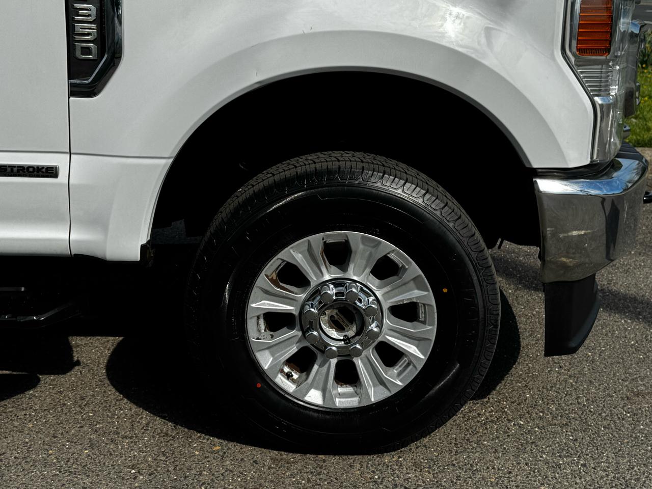 Ford Super Duty F-350 SRW XLT 4WD Reg Cab 8' Box 2022