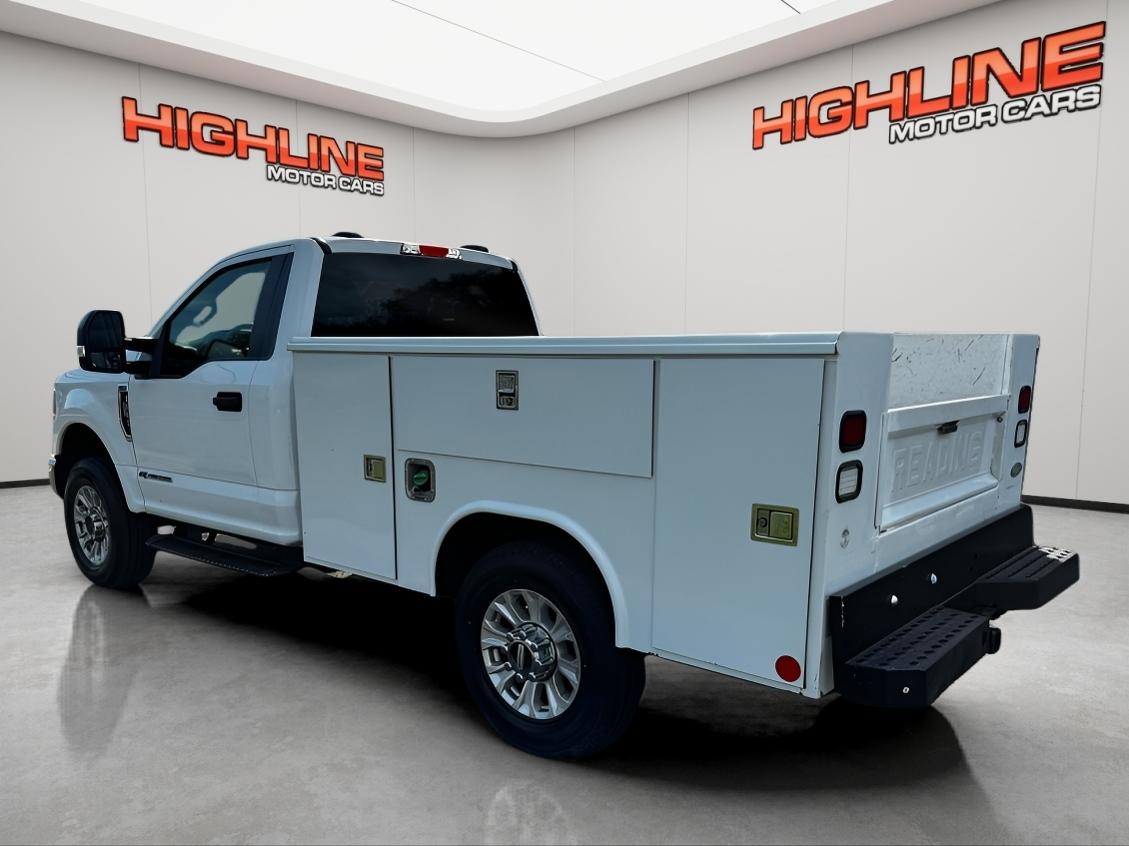 Ford Super Duty F-350 SRW XLT 4WD Reg Cab 8' Box 2022