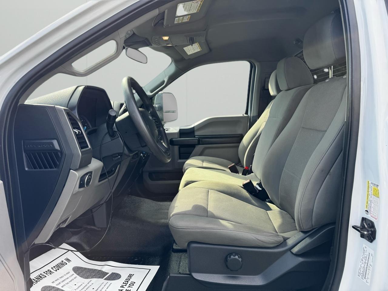 Ford Super Duty F-350 SRW XLT 4WD Reg Cab 8' Box 2022