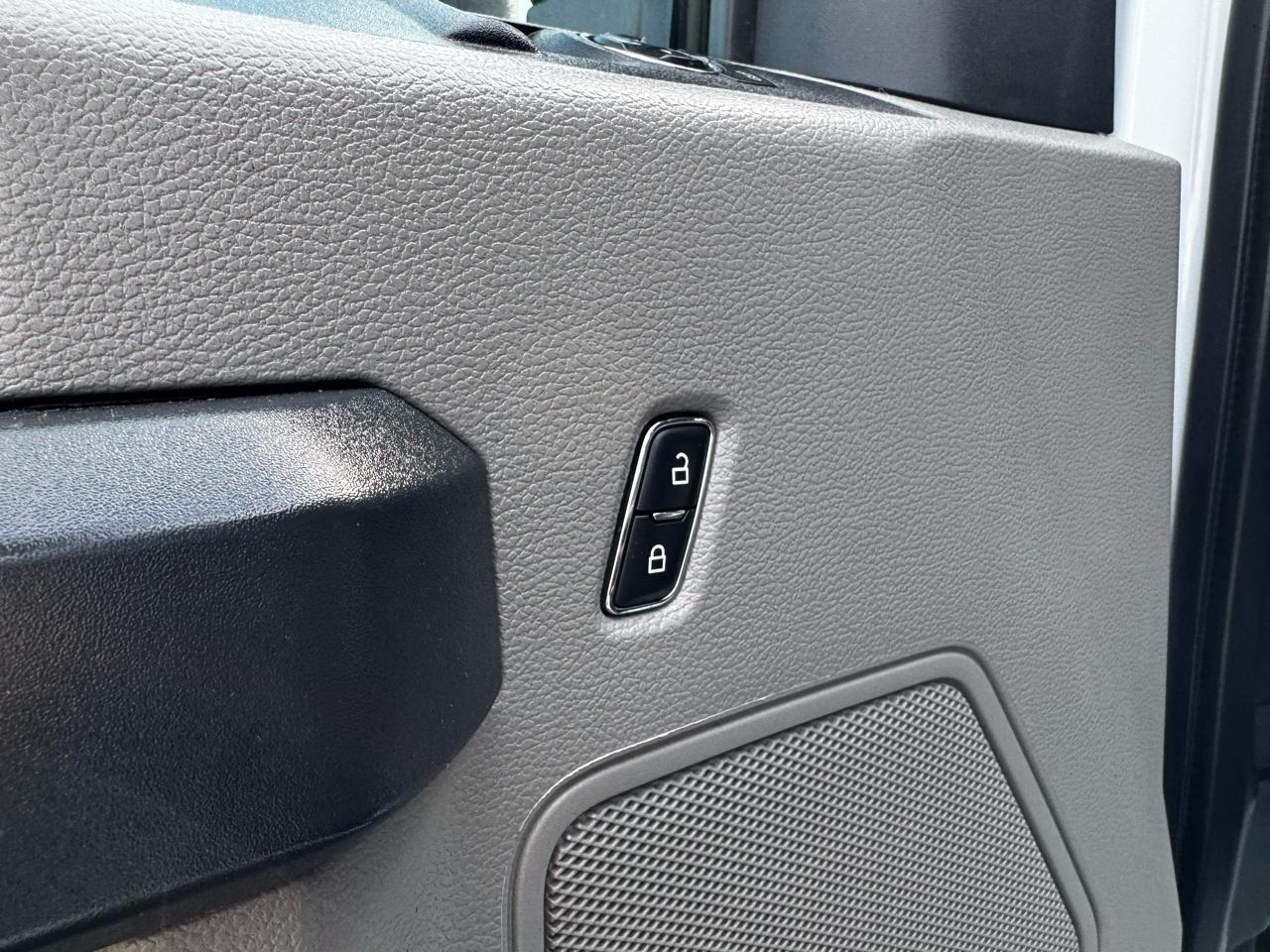 Ford Super Duty F-350 SRW XLT 4WD Reg Cab 8' Box 2022