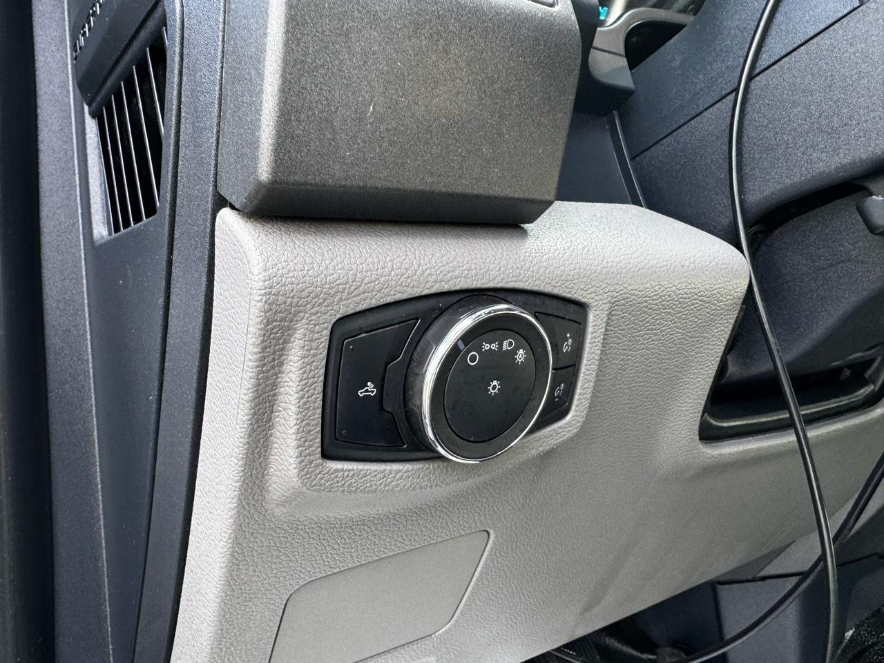 Ford Super Duty F-350 SRW XLT 4WD Reg Cab 8' Box 2022