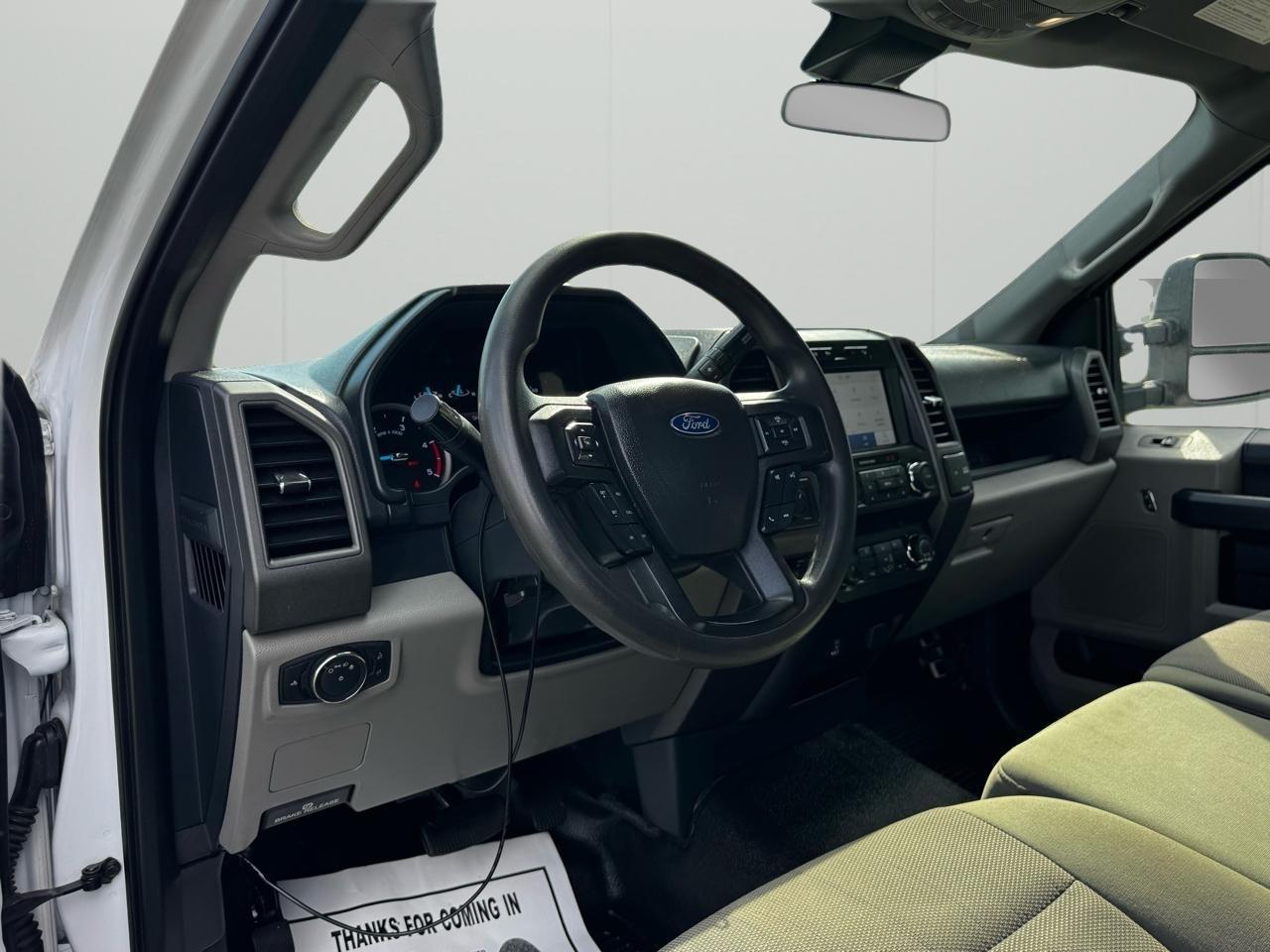 Ford Super Duty F-350 SRW XLT 4WD Reg Cab 8' Box 2022