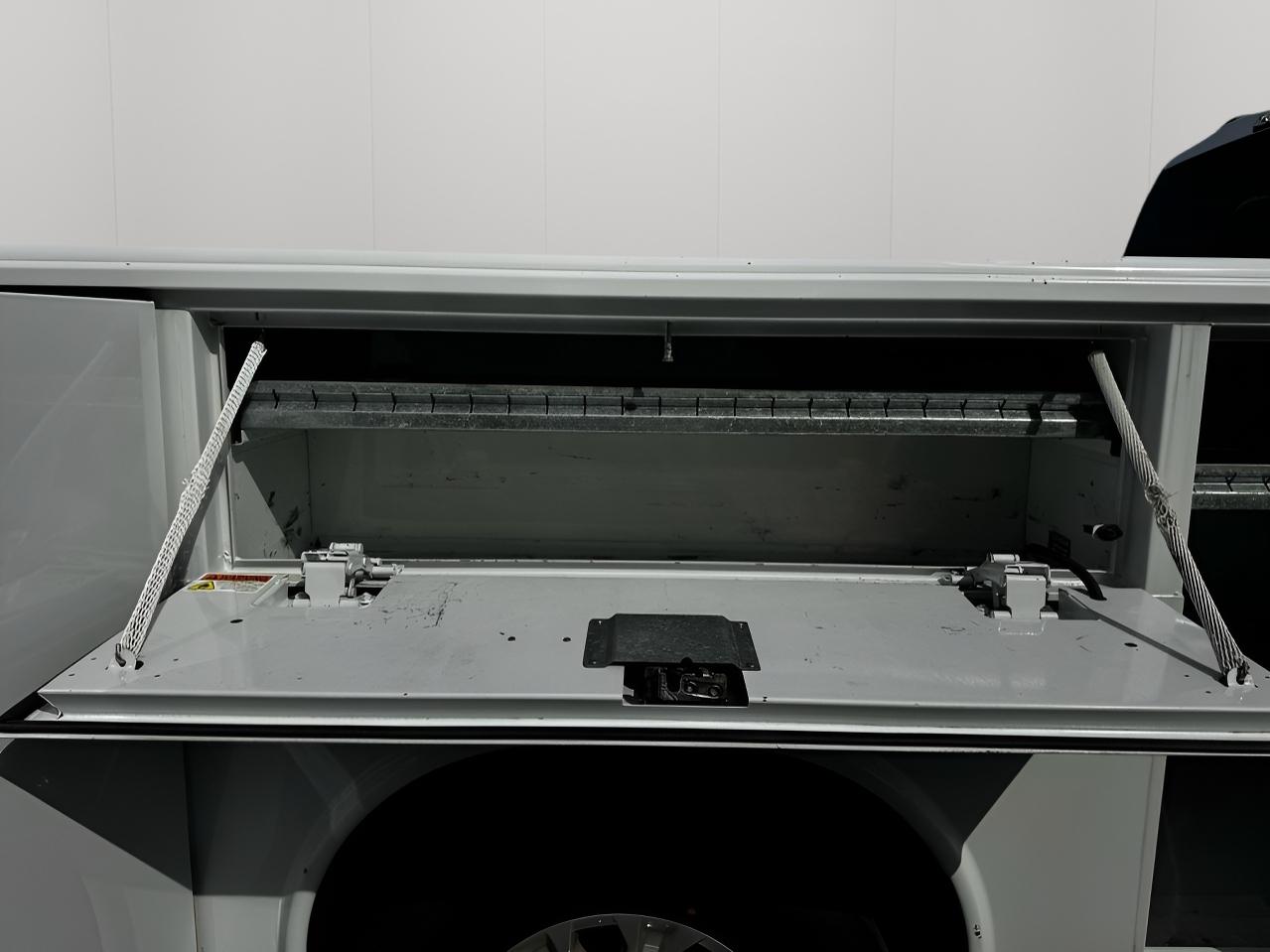 Ford Super Duty F-350 SRW XLT 4WD Reg Cab 8' Box 2022