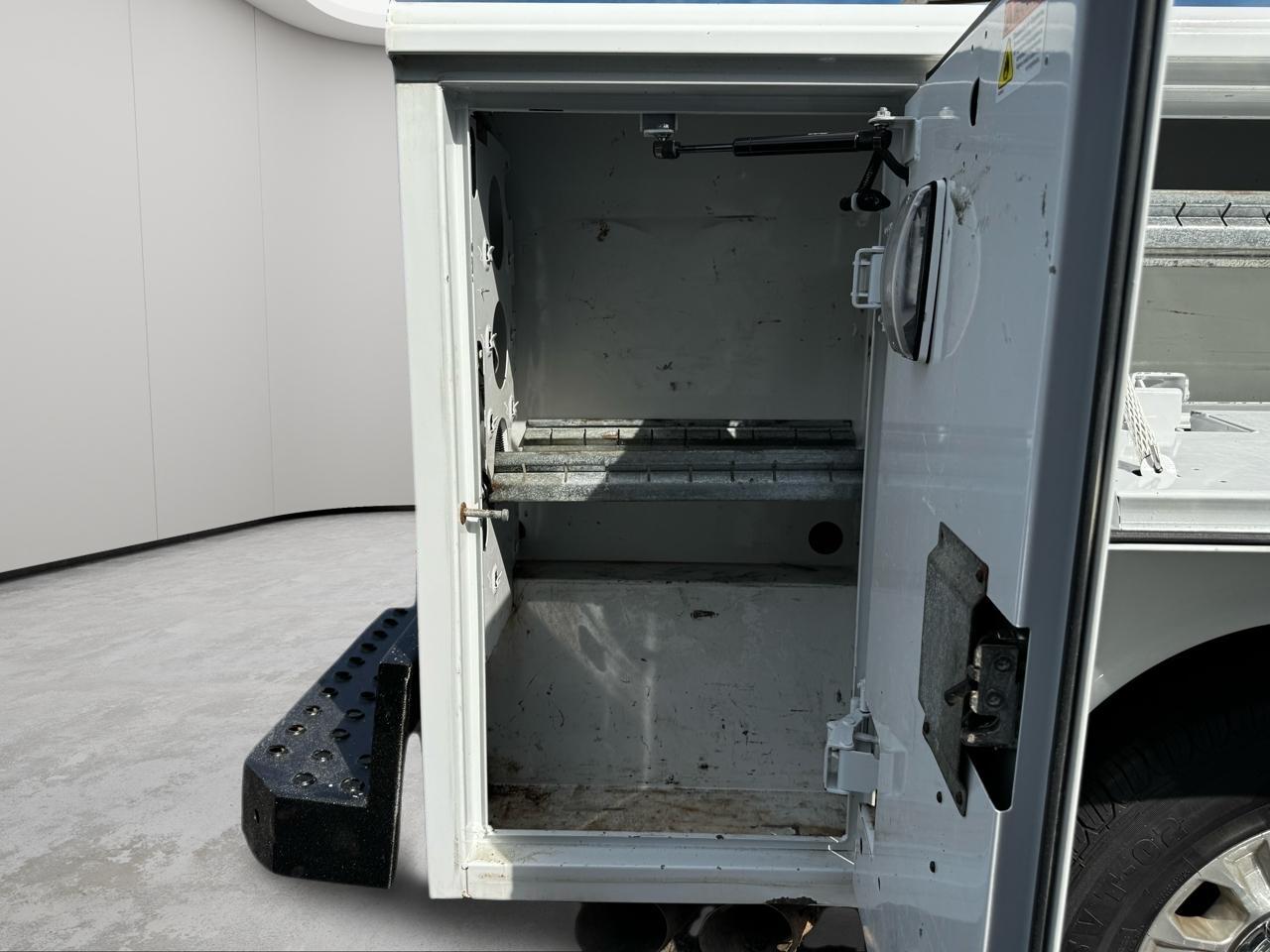 Ford Super Duty F-350 SRW XLT 4WD Reg Cab 8' Box 2022