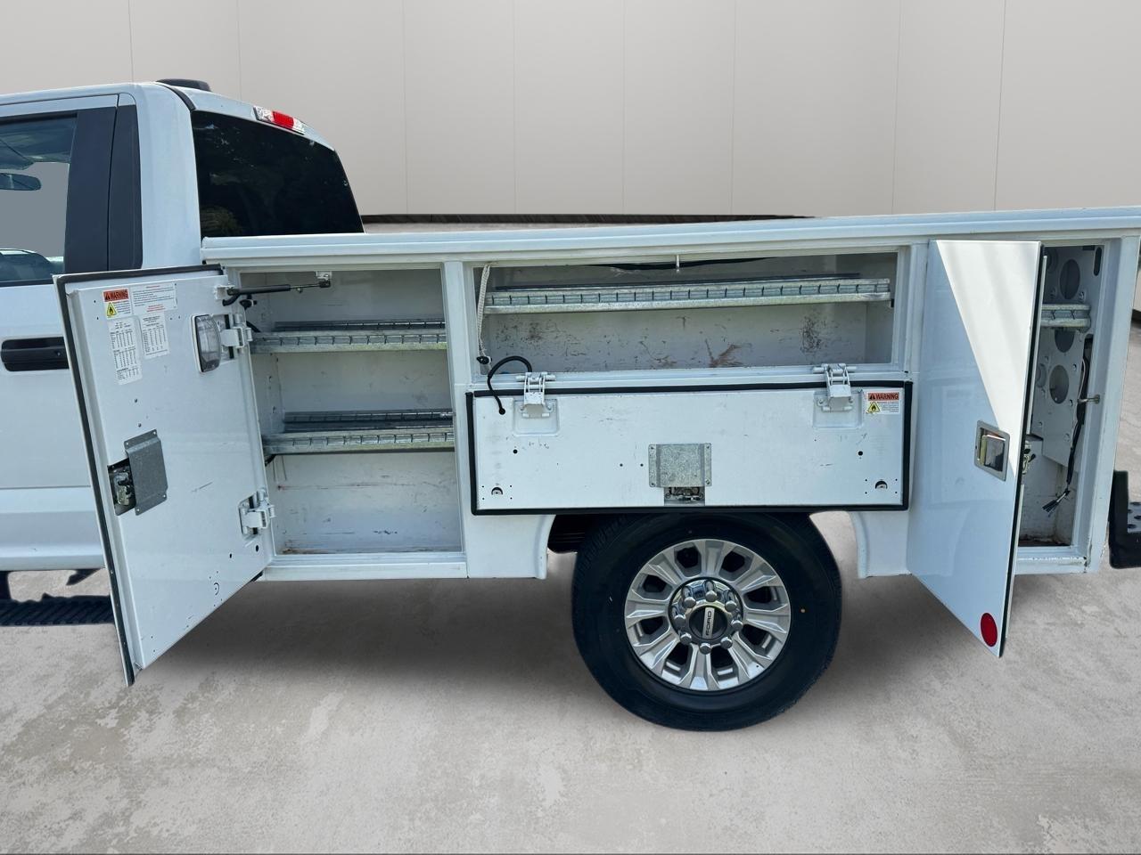 Ford Super Duty F-350 SRW XLT 4WD Reg Cab 8' Box 2022