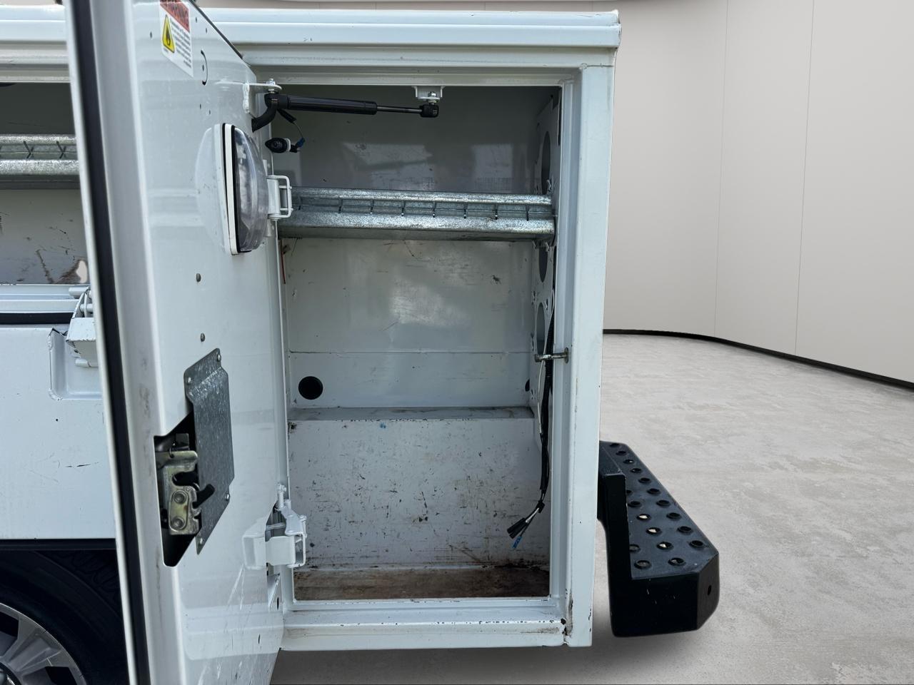 Ford Super Duty F-350 SRW XLT 4WD Reg Cab 8' Box 2022