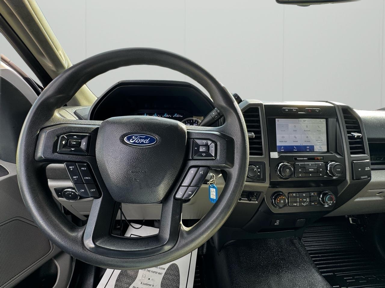 Ford Super Duty F-350 SRW XLT 4WD Reg Cab 8' Box 2022