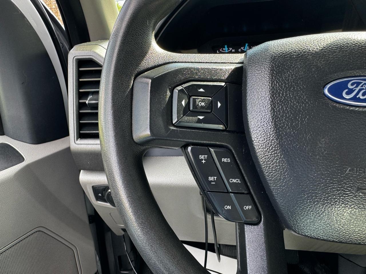 Ford Super Duty F-350 SRW XLT 4WD Reg Cab 8' Box 2022