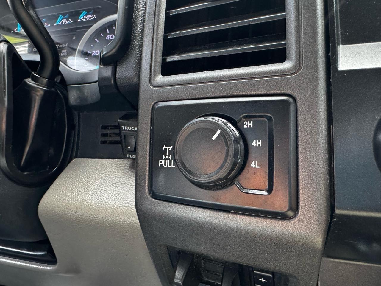 Ford Super Duty F-350 SRW XLT 4WD Reg Cab 8' Box 2022