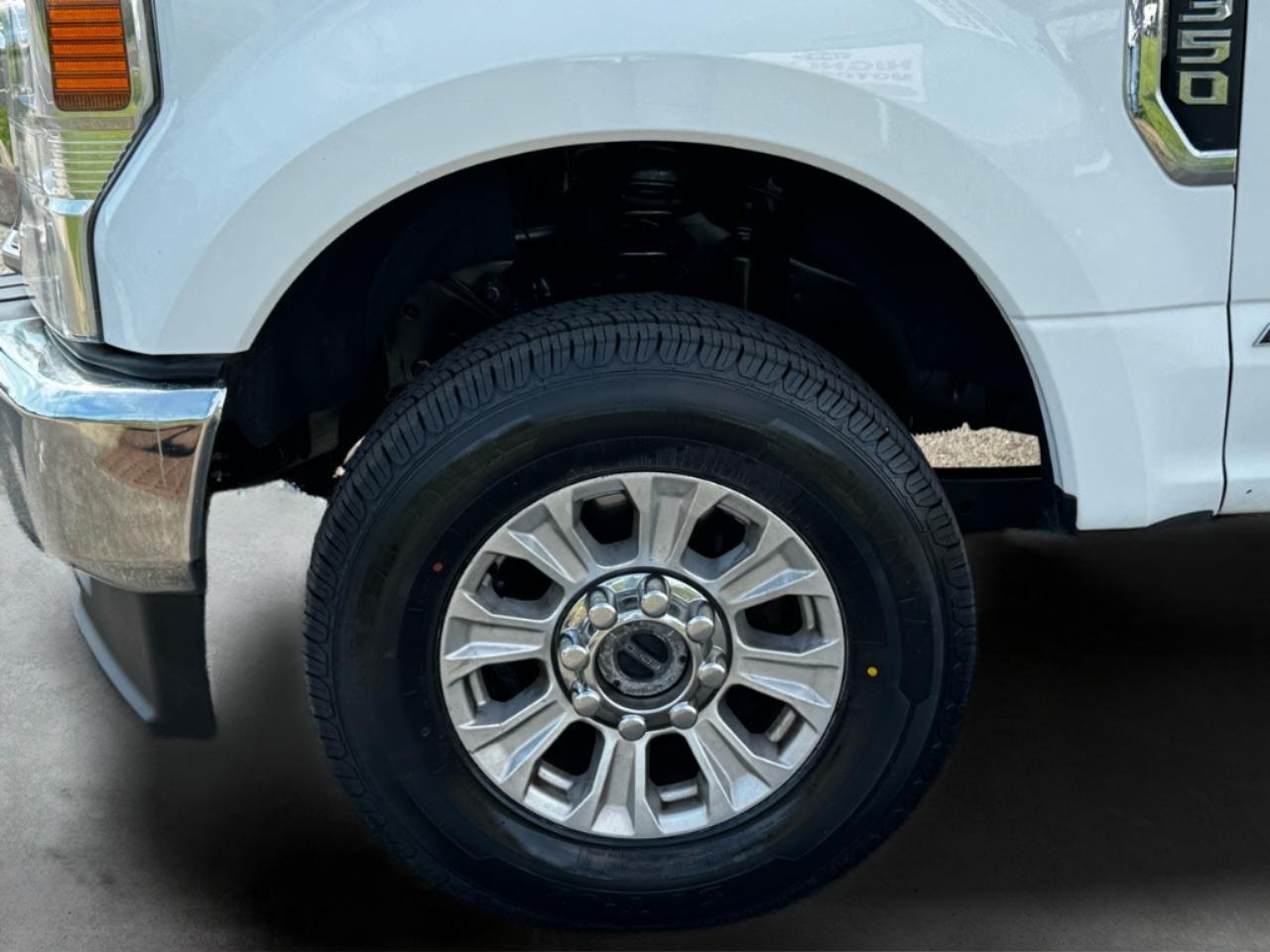 Ford Super Duty F-350 SRW XLT 4WD Reg Cab 8' Box 2022