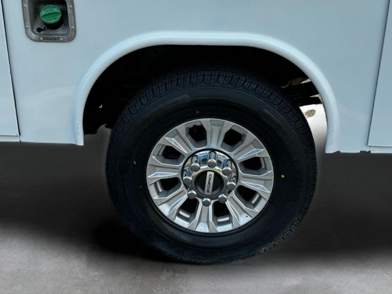 Ford Super Duty F-350 SRW XLT 4WD Reg Cab 8' Box 2022