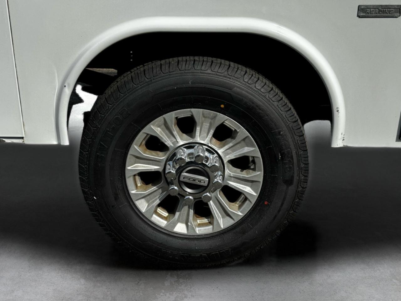 Ford Super Duty F-350 SRW XLT 4WD Reg Cab 8' Box 2022