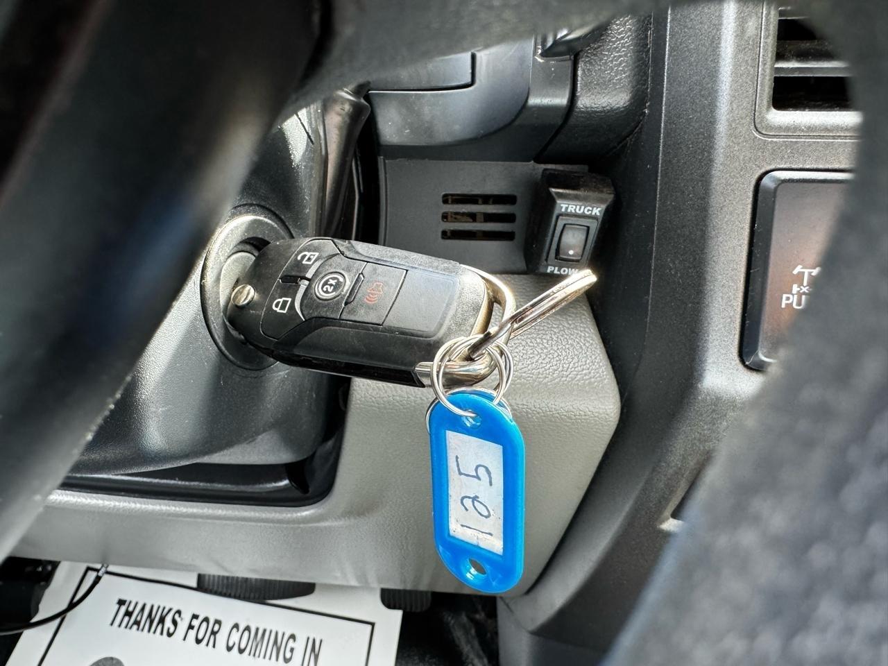 Ford Super Duty F-350 SRW XLT 4WD Reg Cab 8' Box 2022