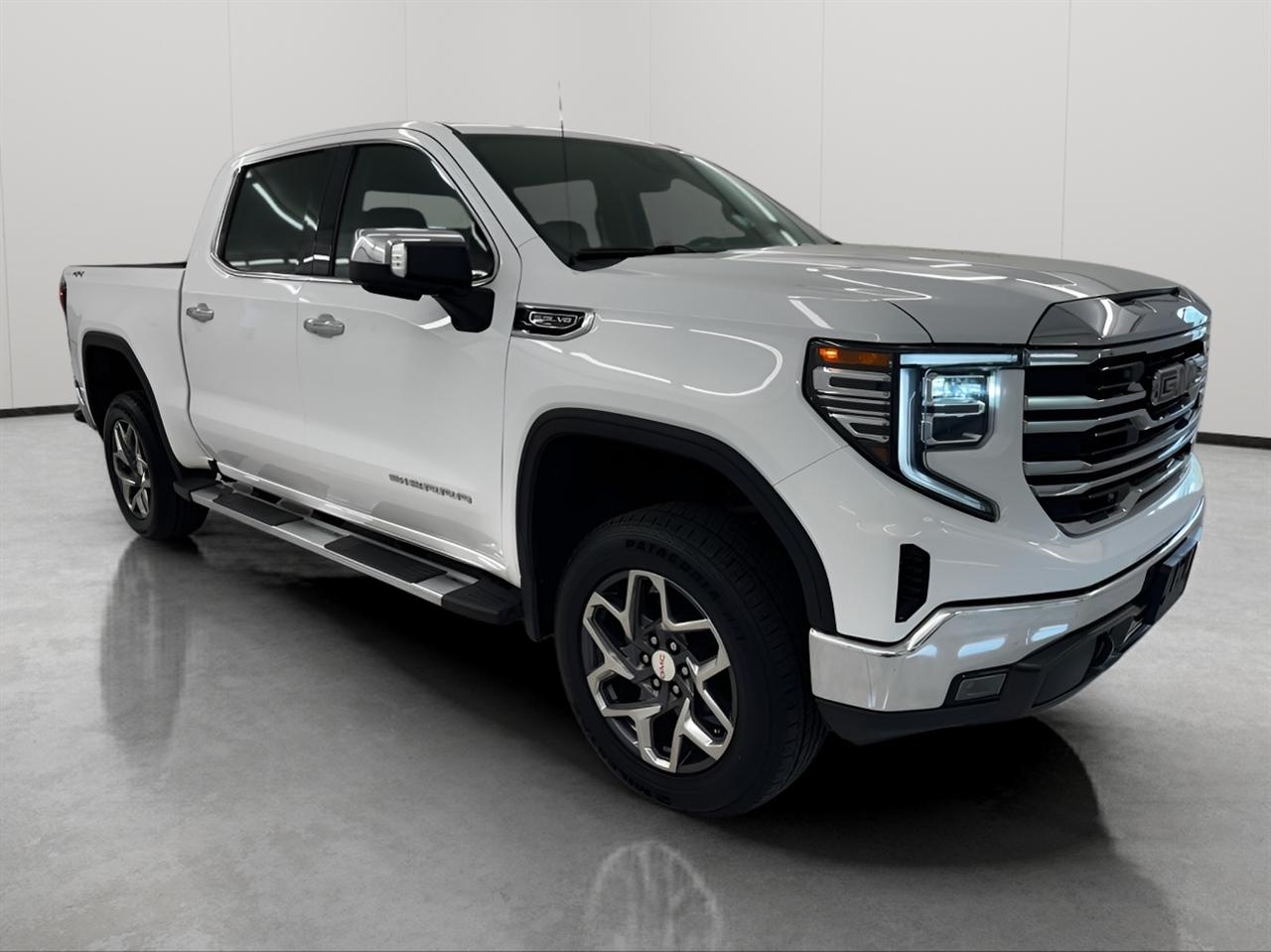 GMC Sierra 1500 4WD Crew Cab 147" SLT 2022