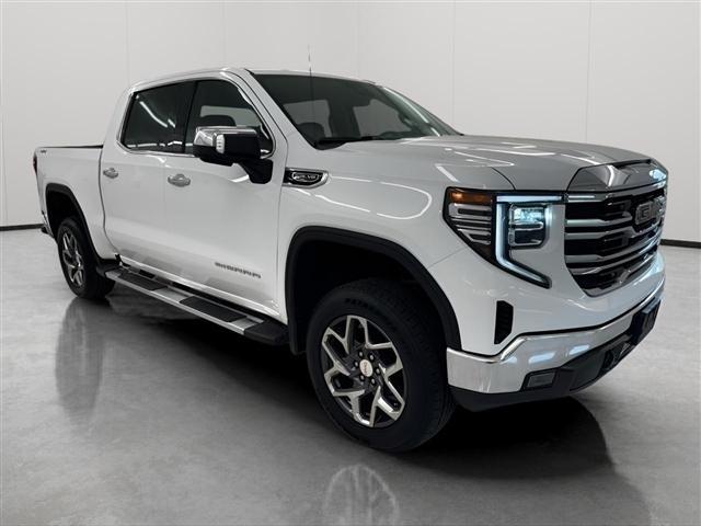 GMC Sierra 1500 4WD Crew Cab 147" SLT 2022
