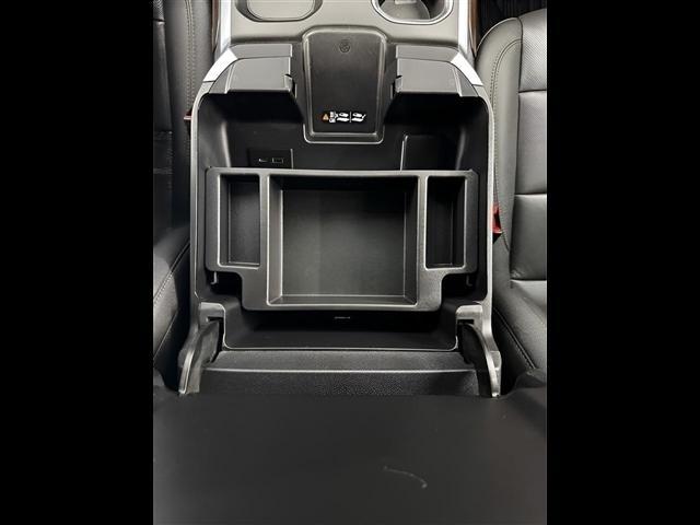 GMC Sierra 1500 4WD Crew Cab 147" SLT 2022