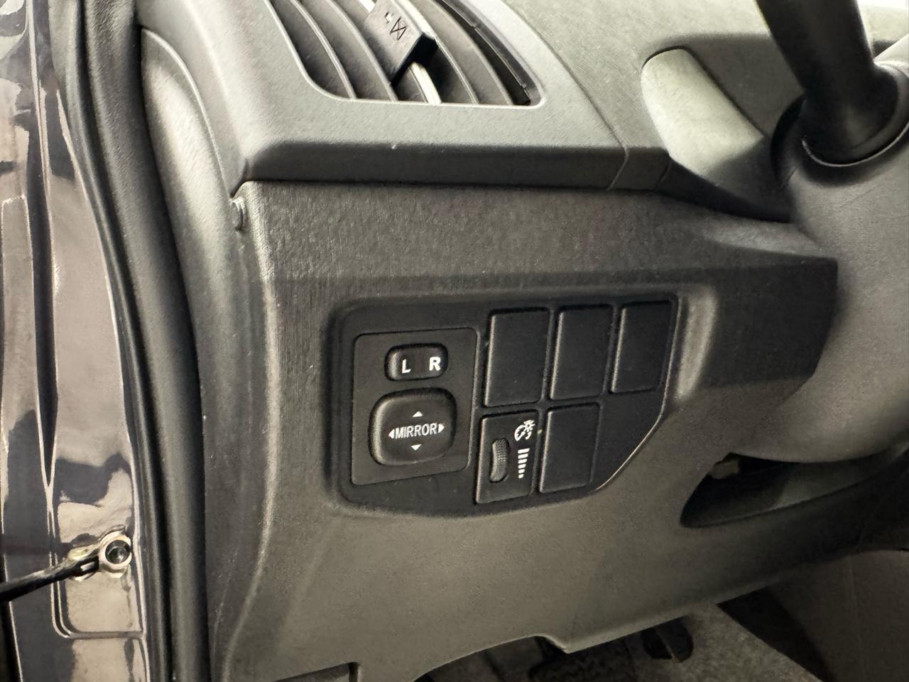 Toyota Prius 5dr HB Three (Natl) 2012