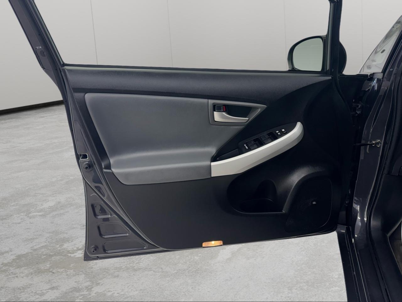 Toyota Prius 5dr HB Three (Natl) 2012