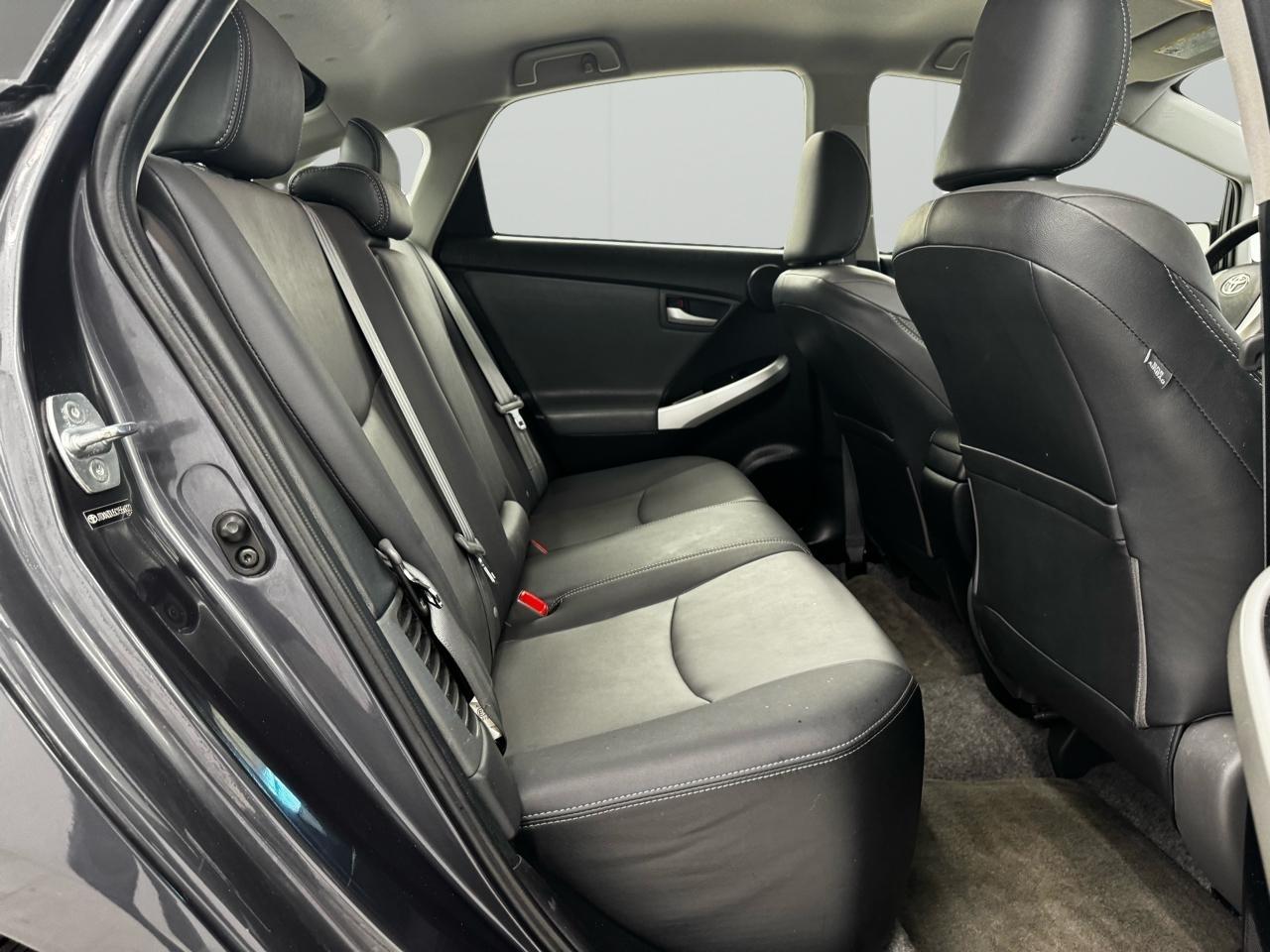 Toyota Prius 5dr HB Three (Natl) 2012