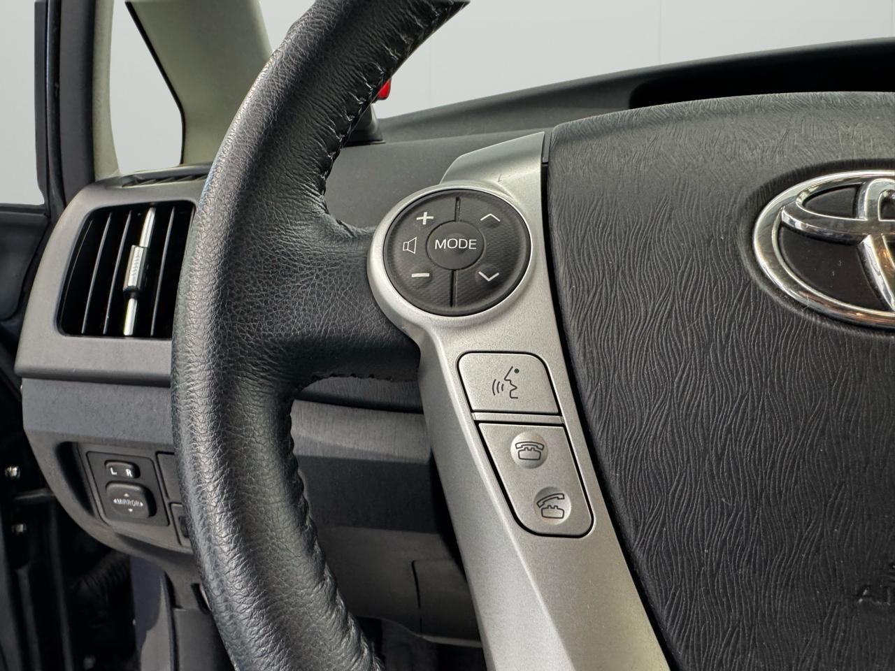 Toyota Prius 5dr HB Three (Natl) 2012