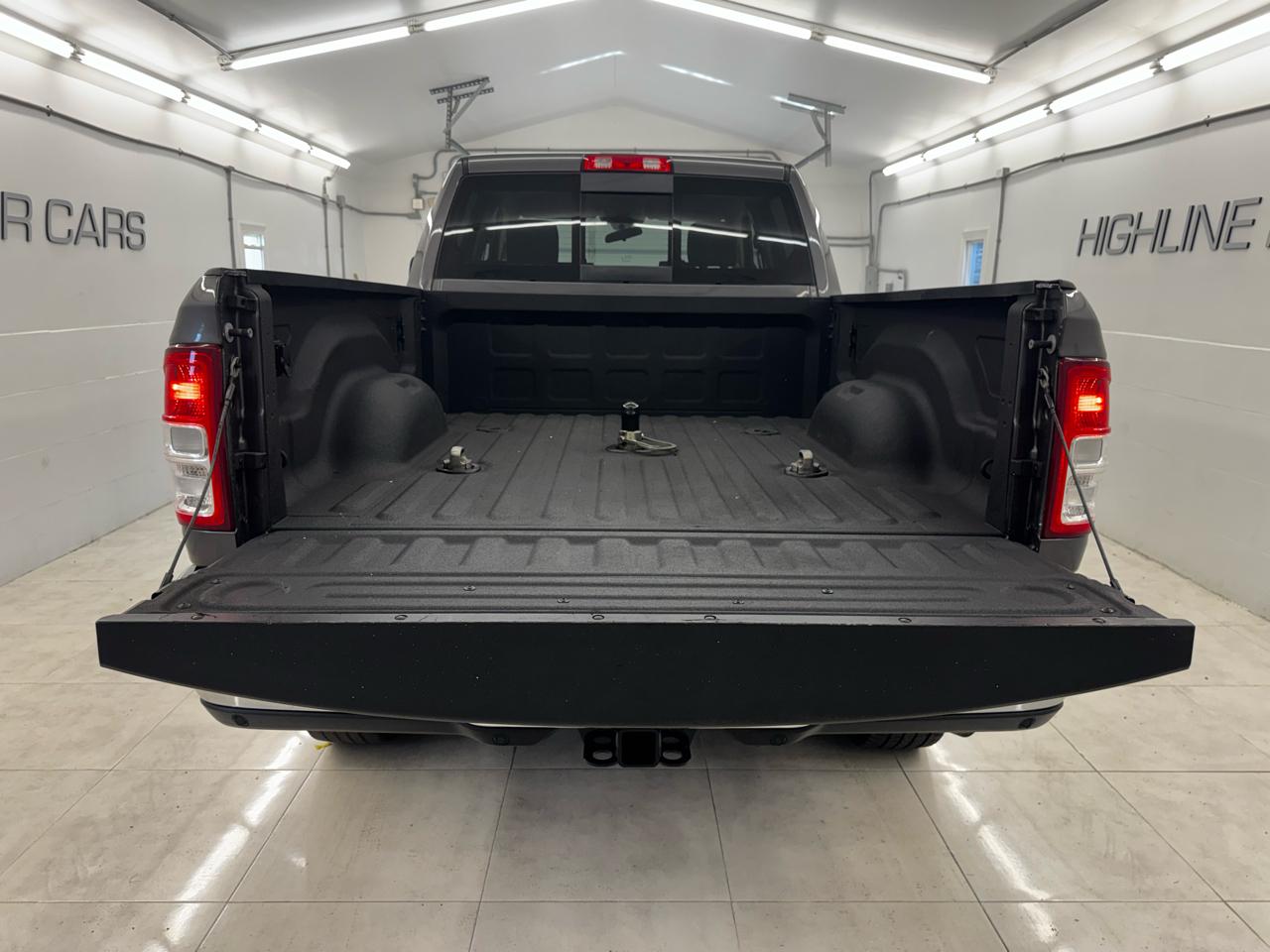 RAM 2500 Tradesman 4x4 Crew Cab 6'4" Box 2019
