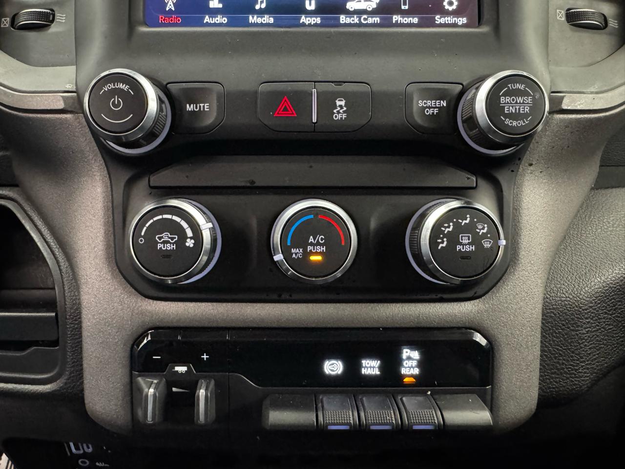 RAM 2500 Tradesman 4x4 Crew Cab 6'4" Box 2019