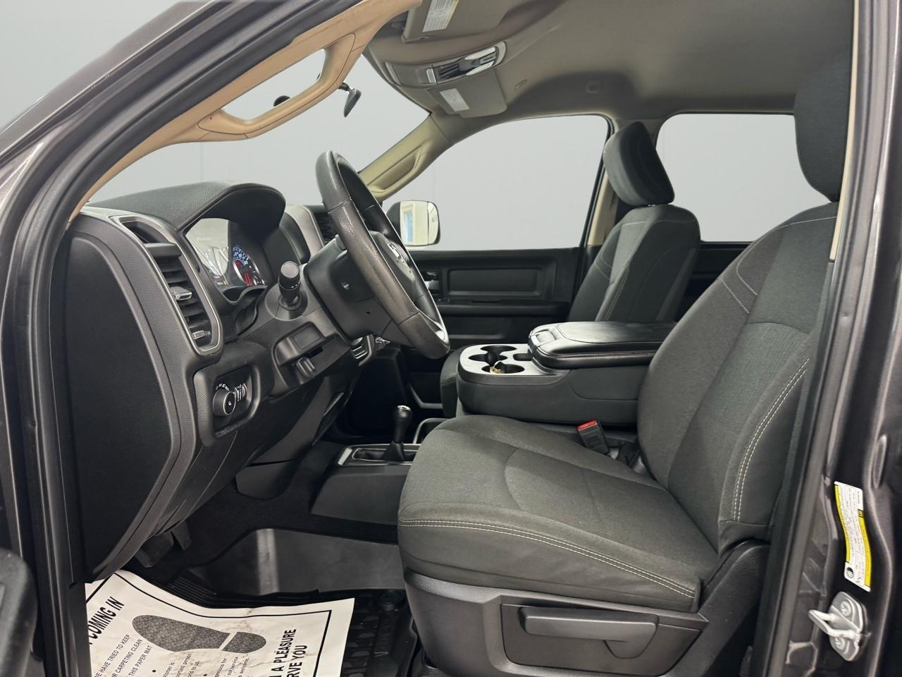 RAM 2500 Tradesman 4x4 Crew Cab 6'4" Box 2019