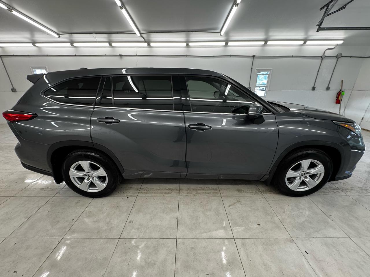 Toyota Highlander LE AWD (Natl) 2020