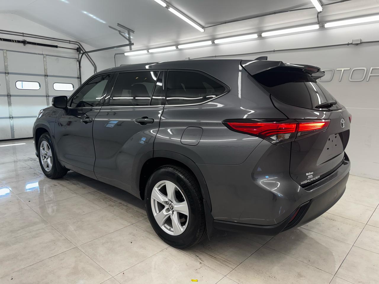 Toyota Highlander LE AWD (Natl) 2020