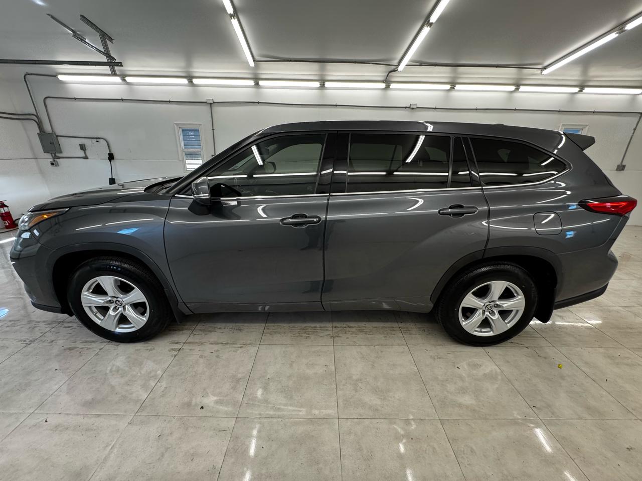 Toyota Highlander LE AWD (Natl) 2020
