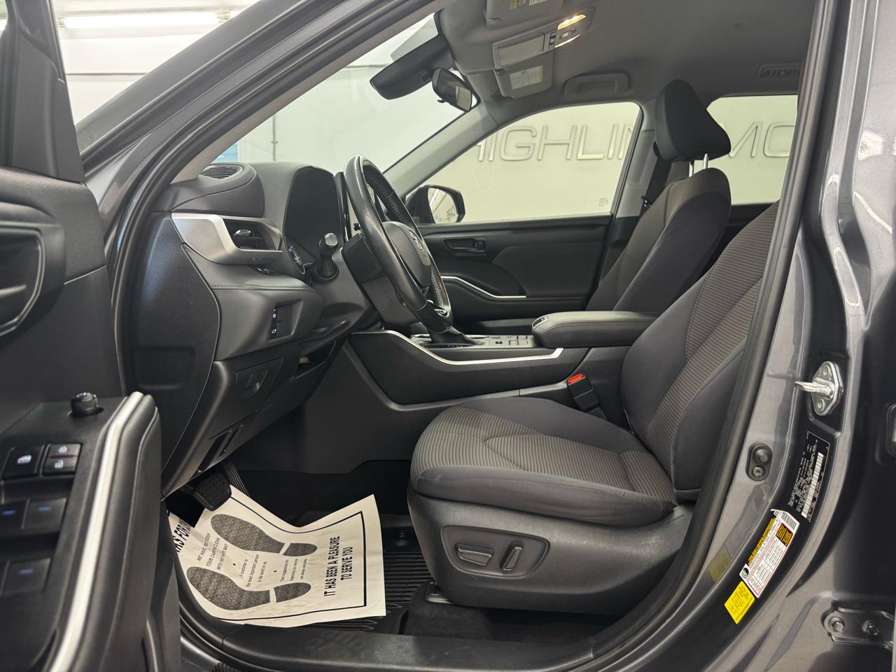 Toyota Highlander LE AWD (Natl) 2020