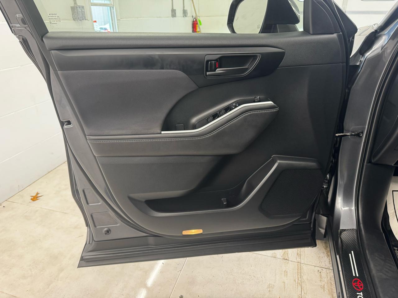 Toyota Highlander LE AWD (Natl) 2020