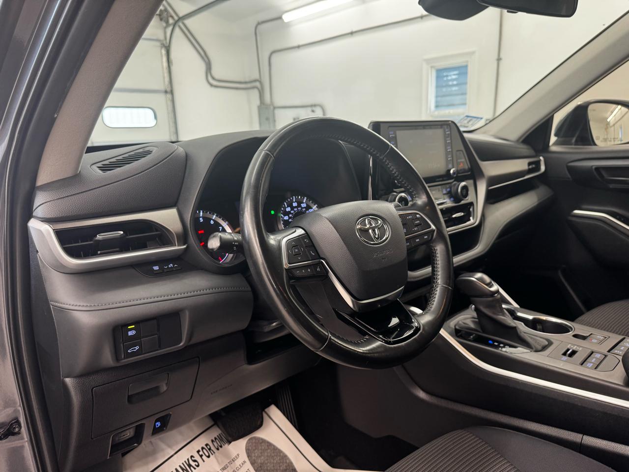 Toyota Highlander LE AWD (Natl) 2020