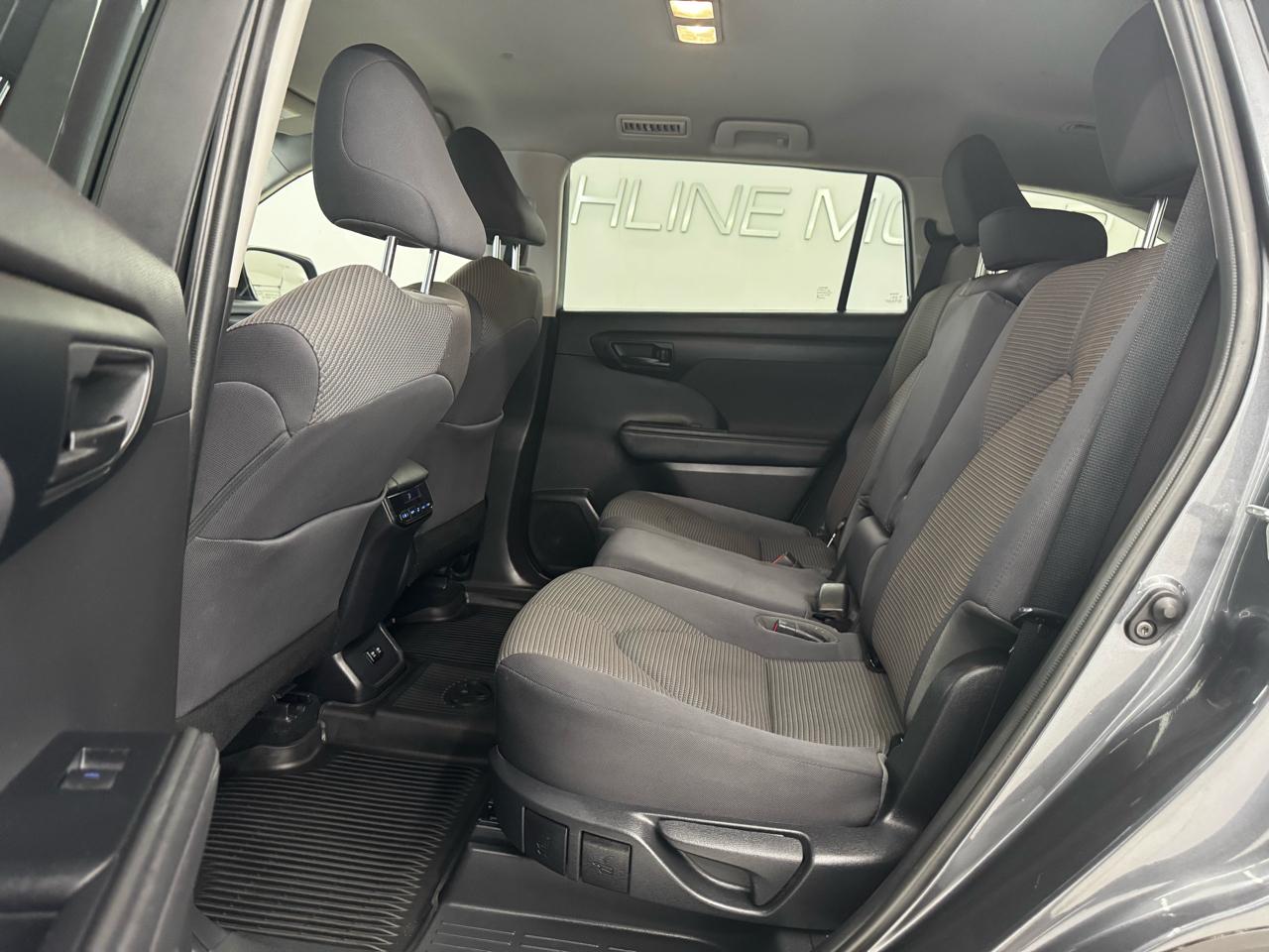 Toyota Highlander LE AWD (Natl) 2020