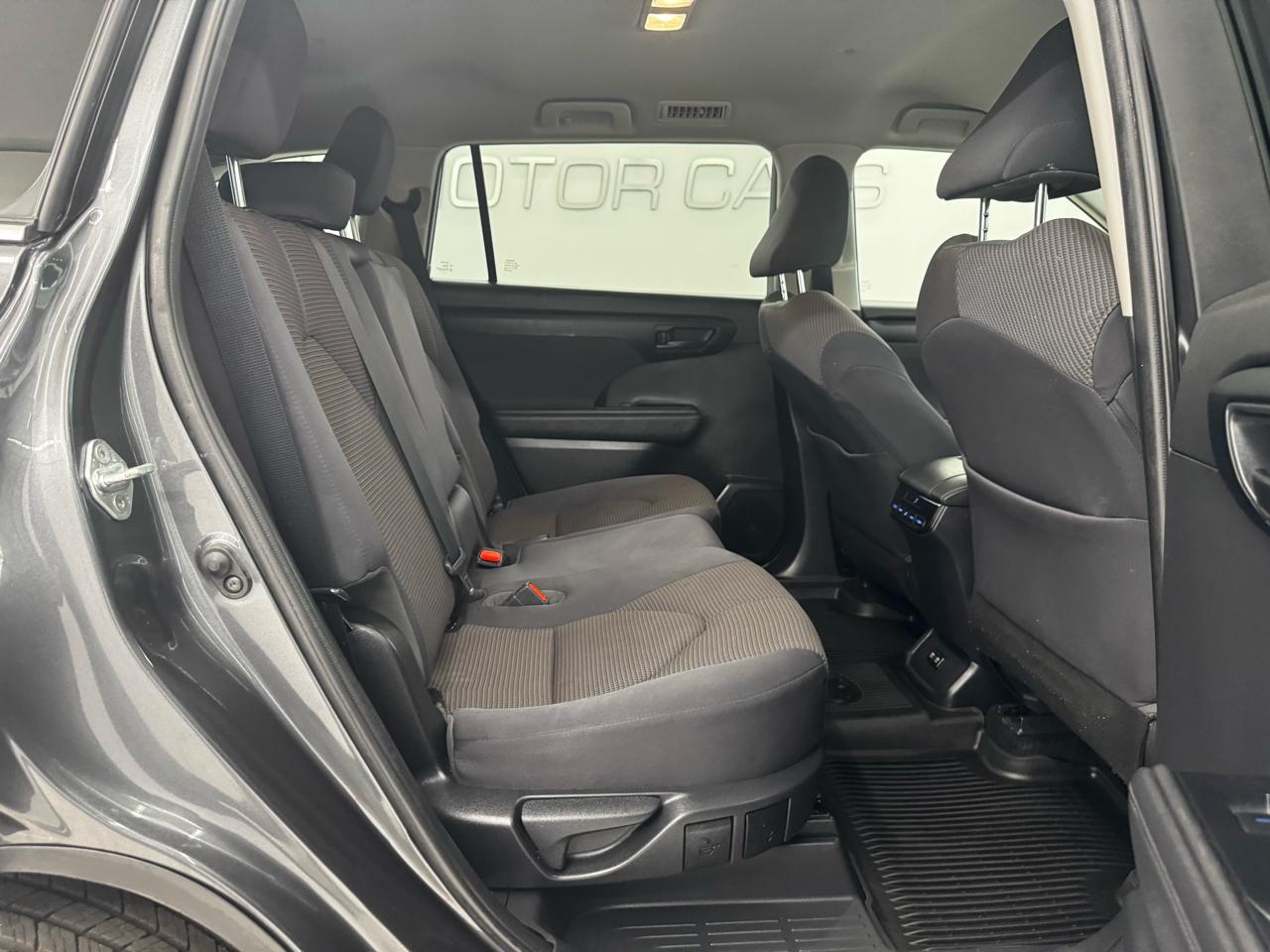 Toyota Highlander LE AWD (Natl) 2020