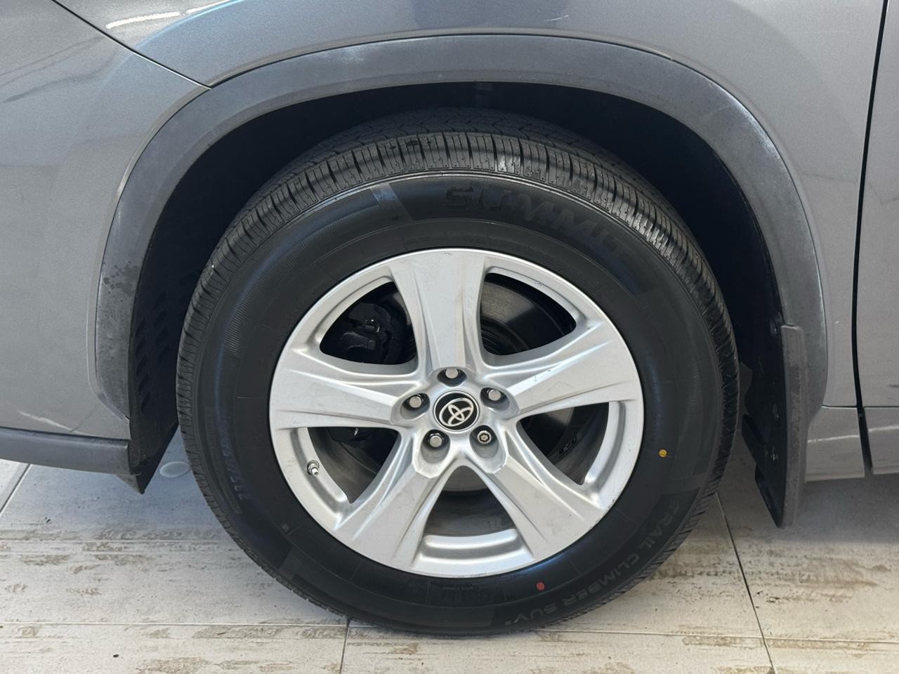 Toyota Highlander LE AWD (Natl) 2020