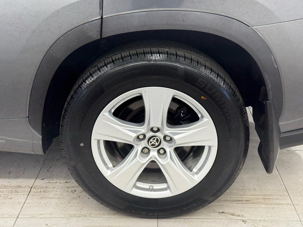 Toyota Highlander LE AWD (Natl) 2020