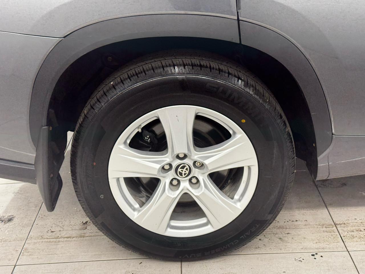 Toyota Highlander LE AWD (Natl) 2020