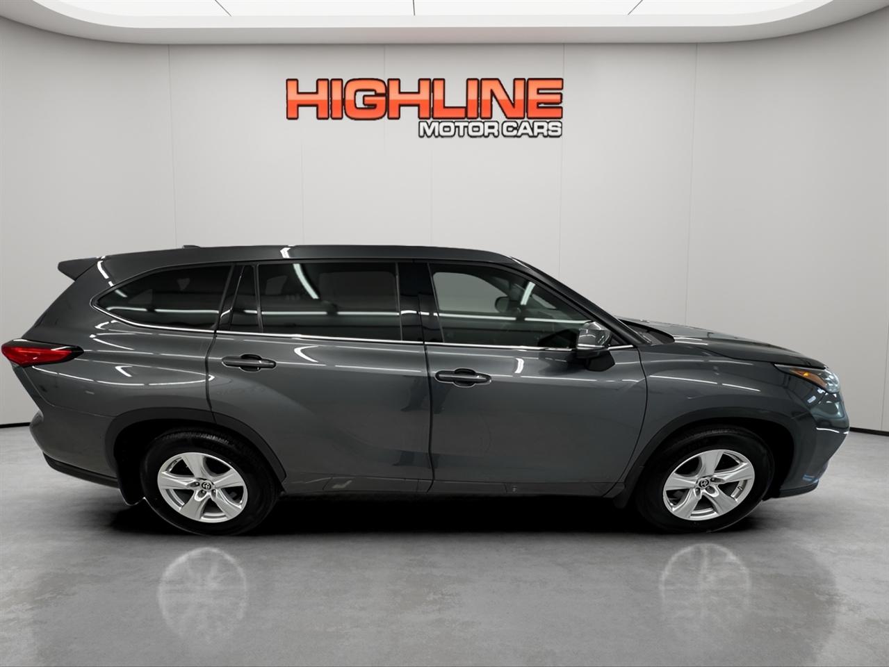 Toyota Highlander LE AWD (Natl) 2020