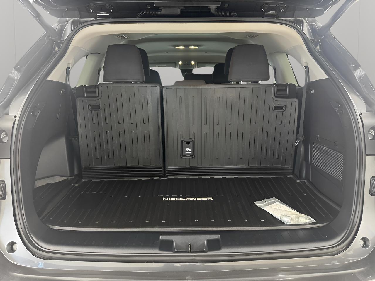 Toyota Highlander LE AWD (Natl) 2020