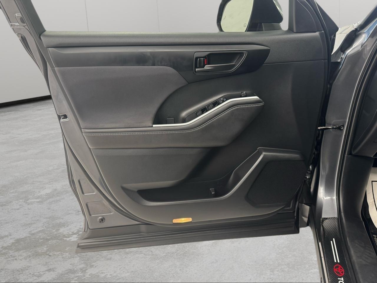 Toyota Highlander LE AWD (Natl) 2020