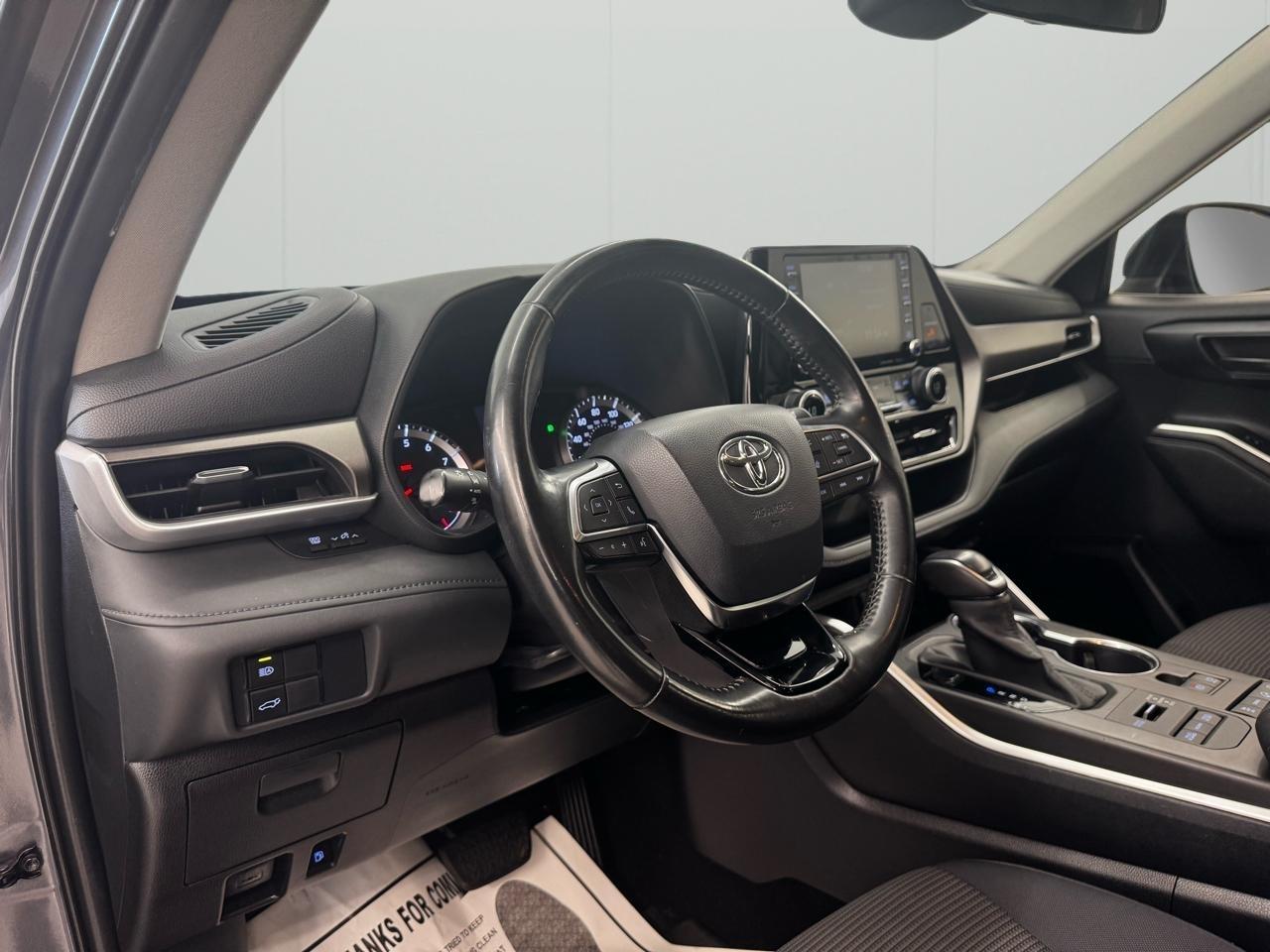 Toyota Highlander LE AWD (Natl) 2020