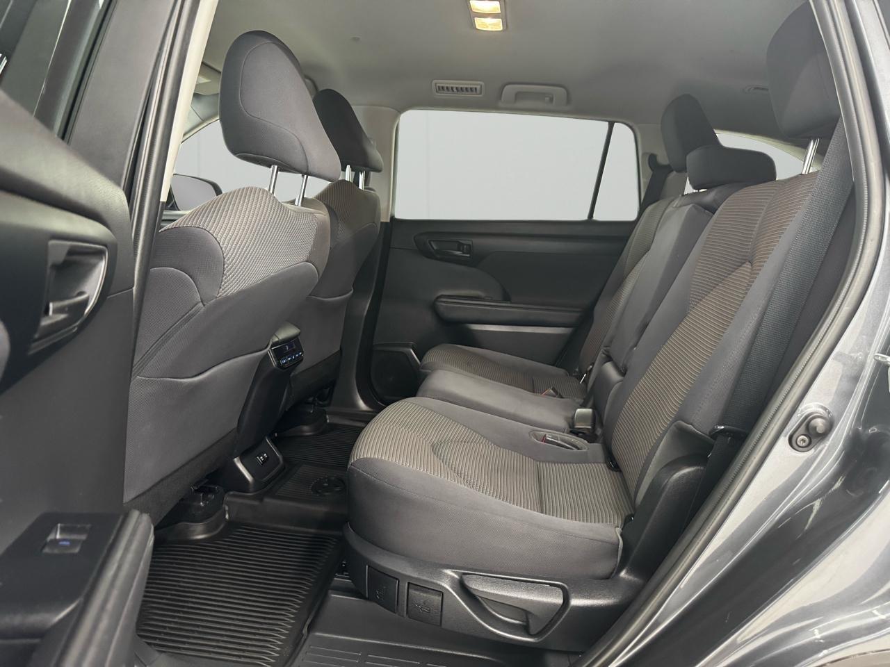 Toyota Highlander LE AWD (Natl) 2020