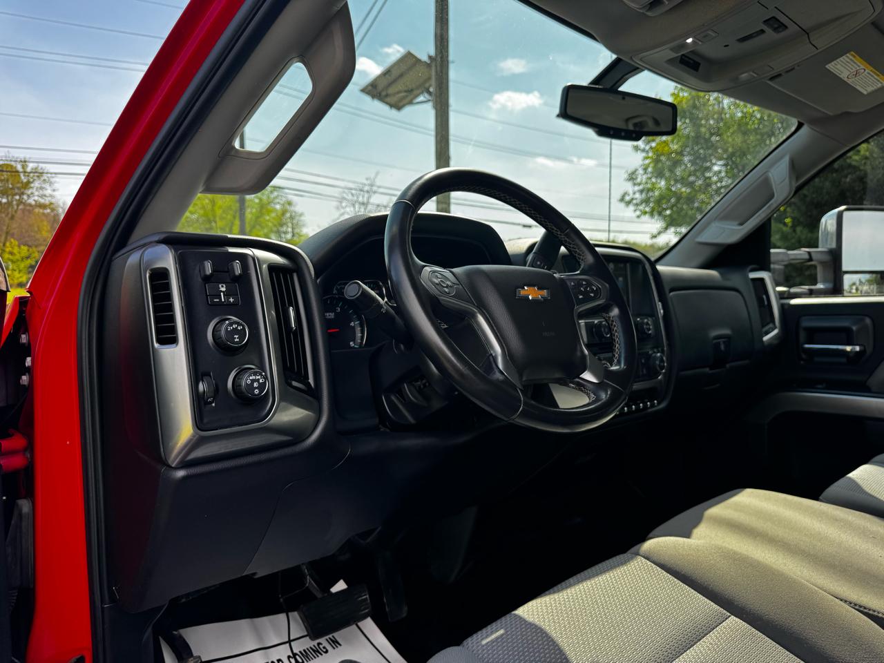 Chevrolet Silverado MD 4WD Crew Cab LT 2022