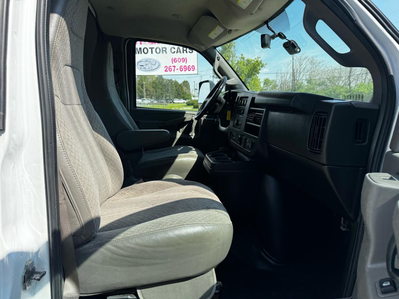 Chevrolet Express Commercial Cutaway 3500 Van 139" 2022