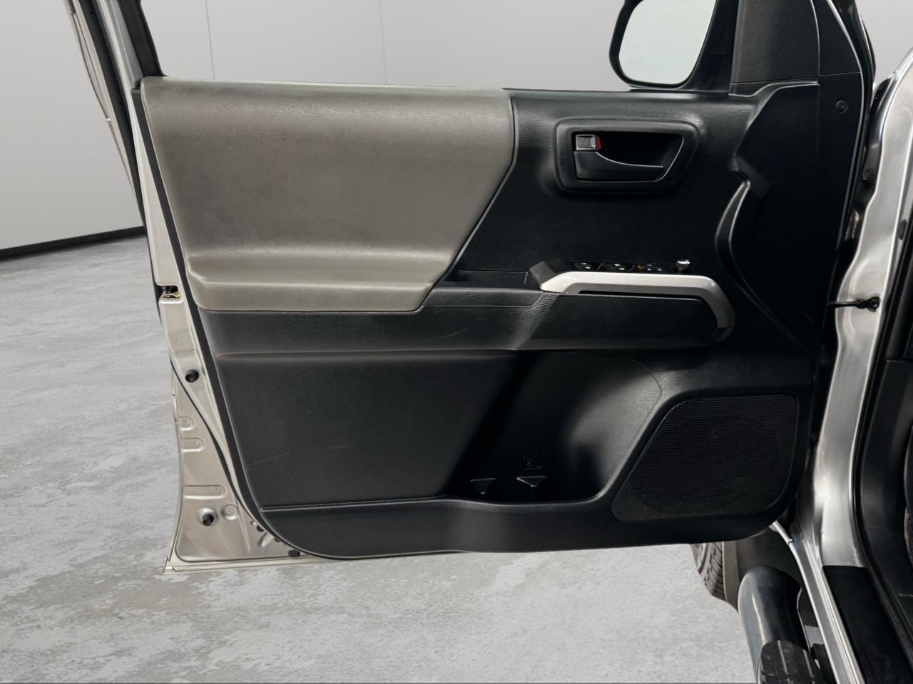 Toyota Tacoma 4WD Double Cab V6 MT TRD Off Road (Natl) 2016