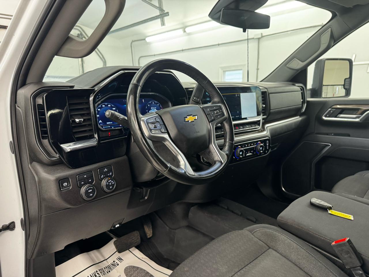 Chevrolet Silverado 2500HD 4WD Crew Cab 159" LT 2025