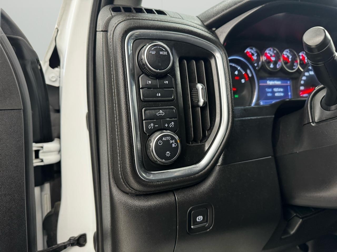 Chevrolet Silverado 3500HD 4WD Crew Cab 172" LT 2020