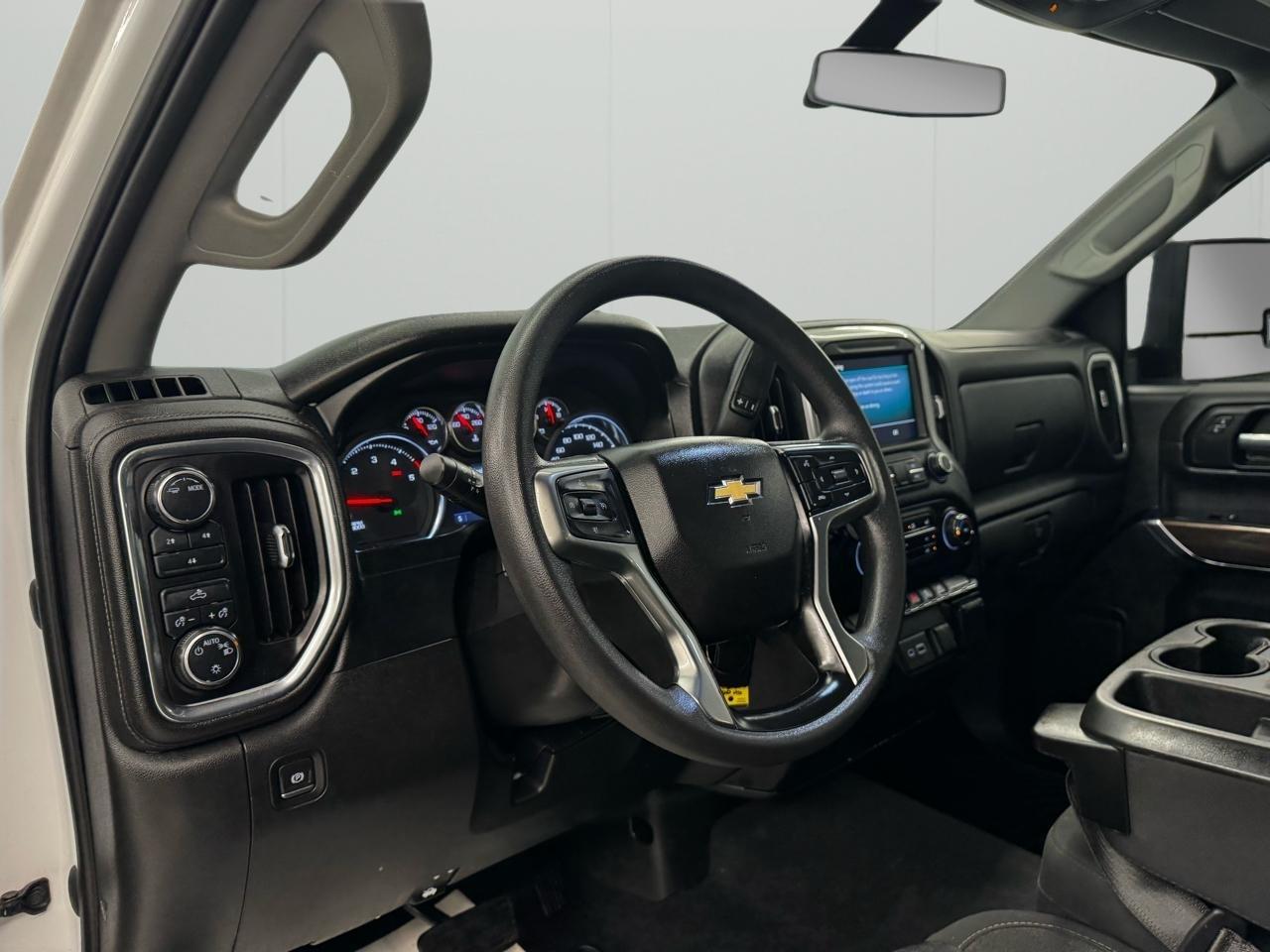 Chevrolet Silverado 3500HD 4WD Crew Cab 172" LT 2020